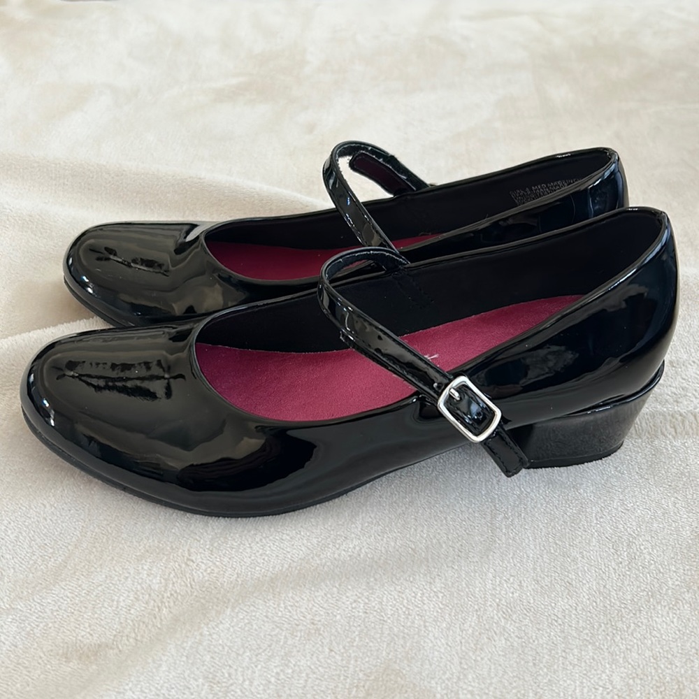 SO brand Black patent leather dress shoes with heels - girls size 4